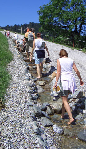 Barfußpfad Hexenwasser Söll in Tirol