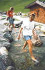 soell_wassertreten1.jpg (69252 Byte)